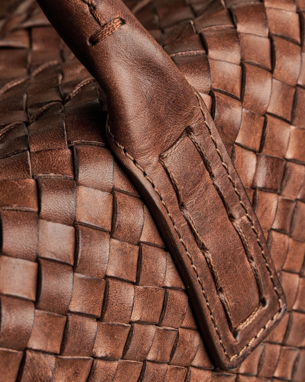 Box L - Bauletto grande in vacchetta intrecciata choco