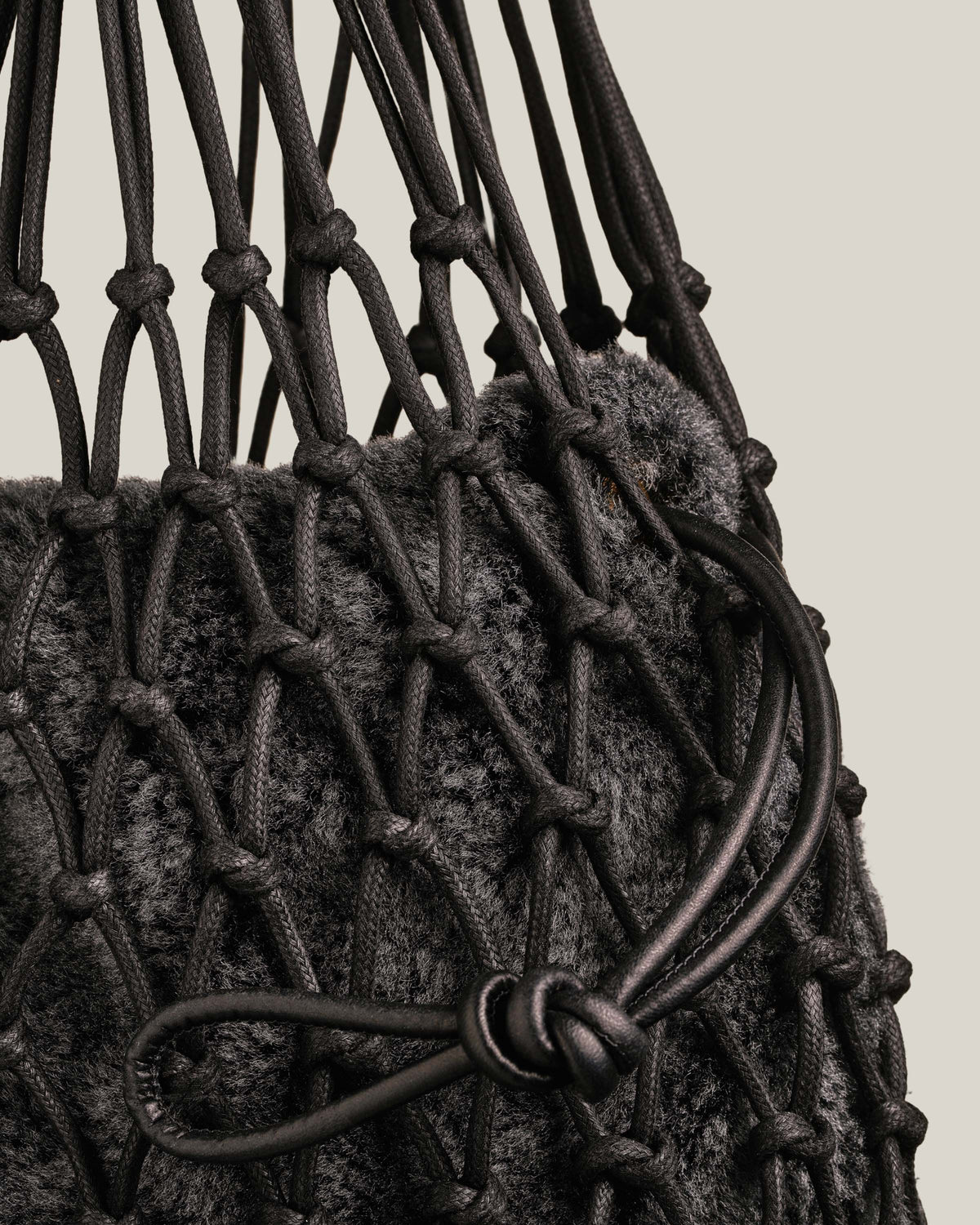 Elisa- Borsa grey intrecciata in cotone e fur